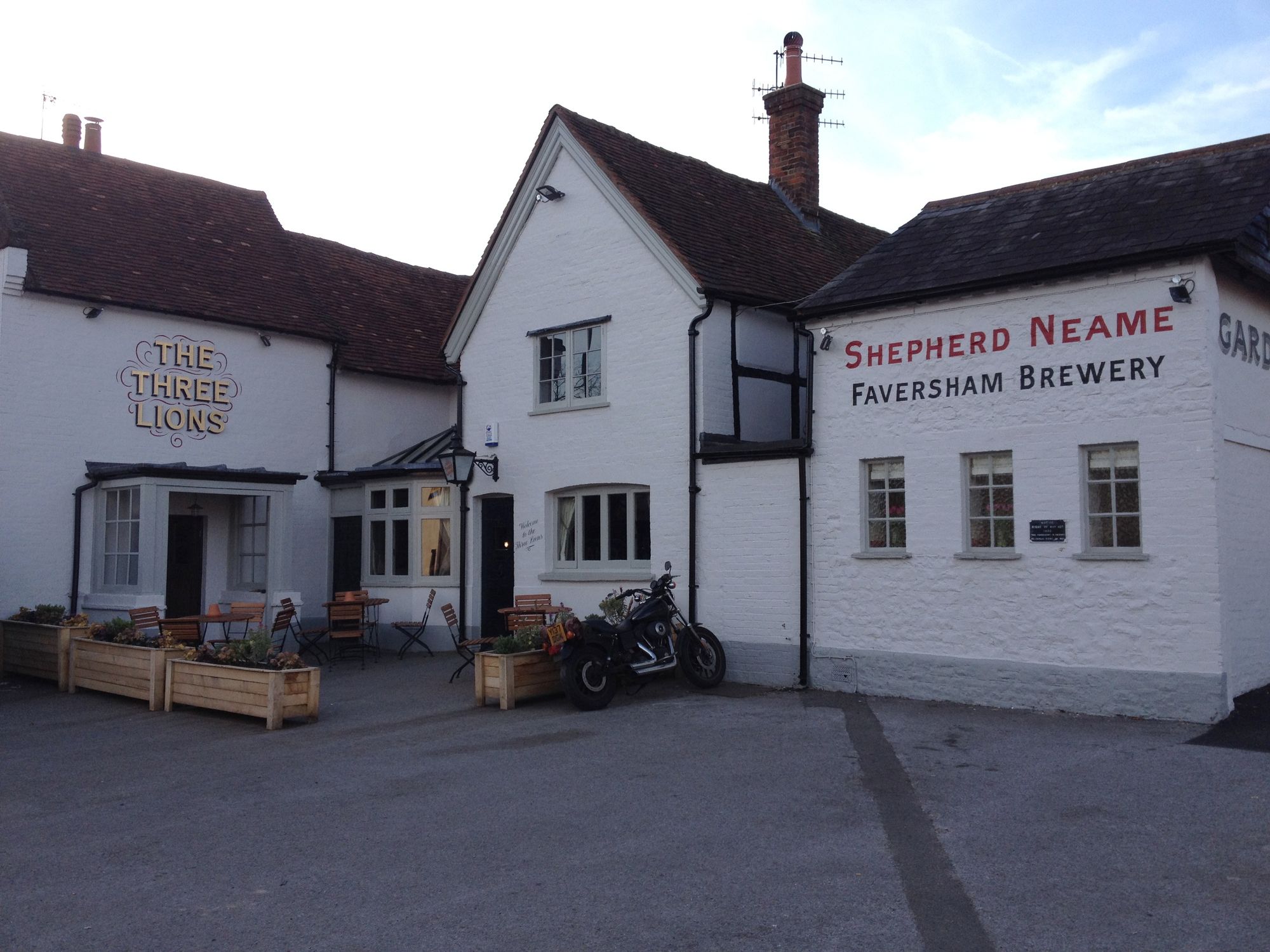 Three Lions, Farncombe. (Pub, External). Published on 02-06-2014