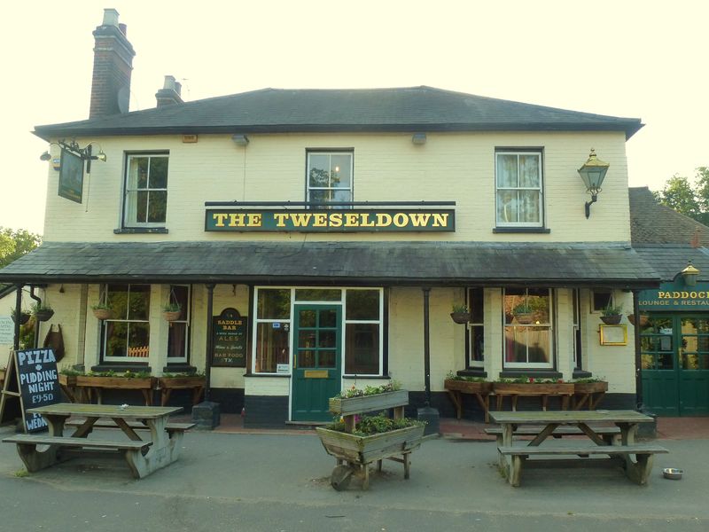 Tweseldown, Church Crookham. (Pub, External). Published on 01-10-2013 