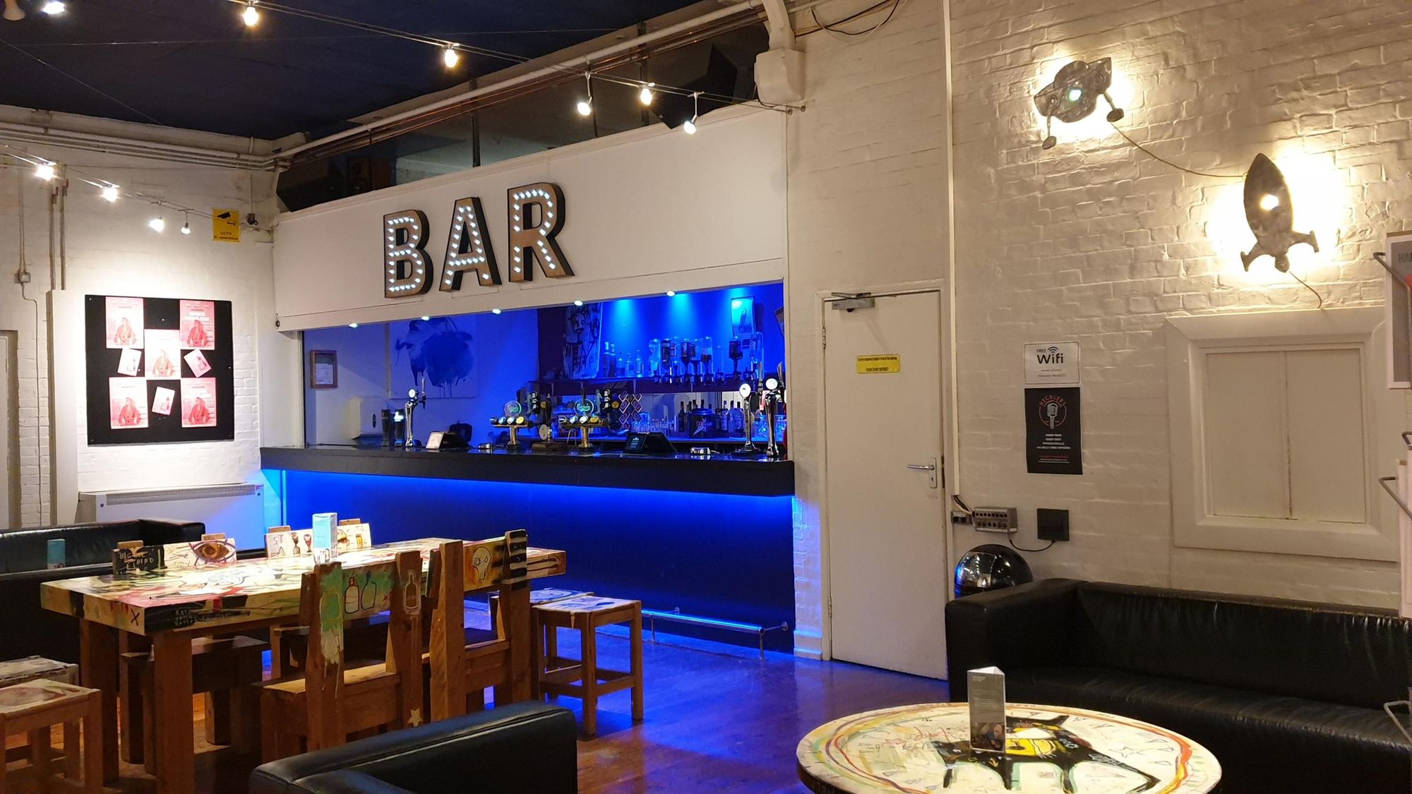 (Pub, Bar). Published on 06-03-2020