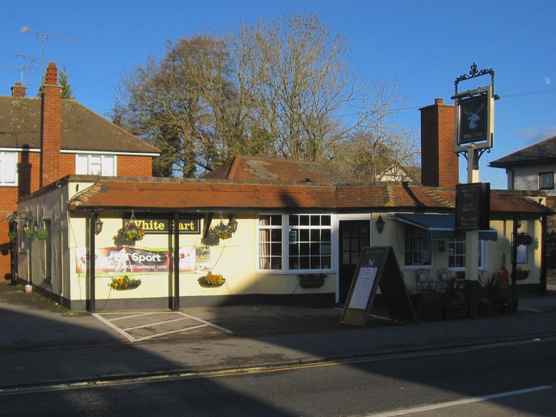 White Hart, Bagshot. (Pub, External). Published on 14-01-2014