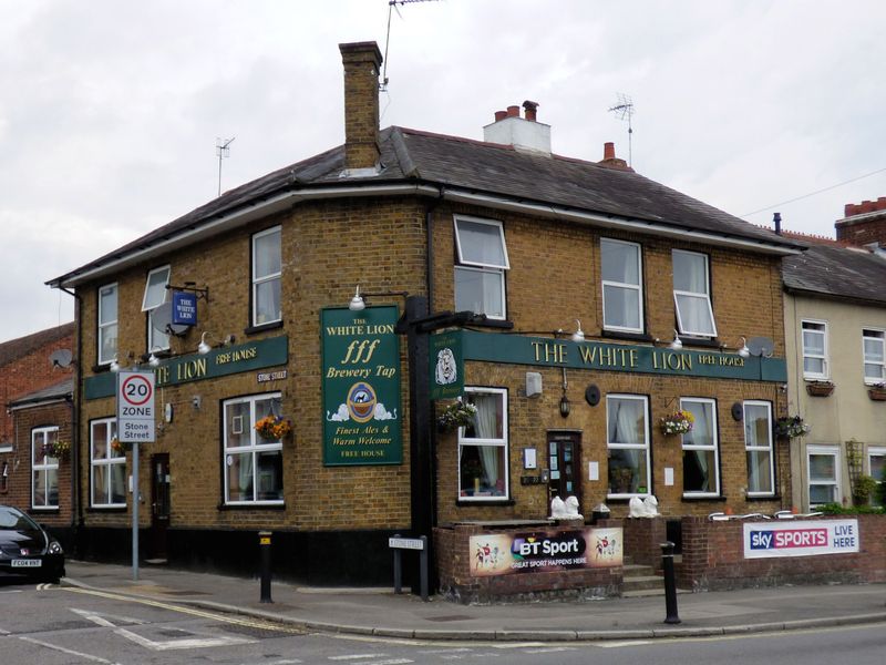 White Hart, Aldershot. (Pub, External). Published on 24-10-2015 