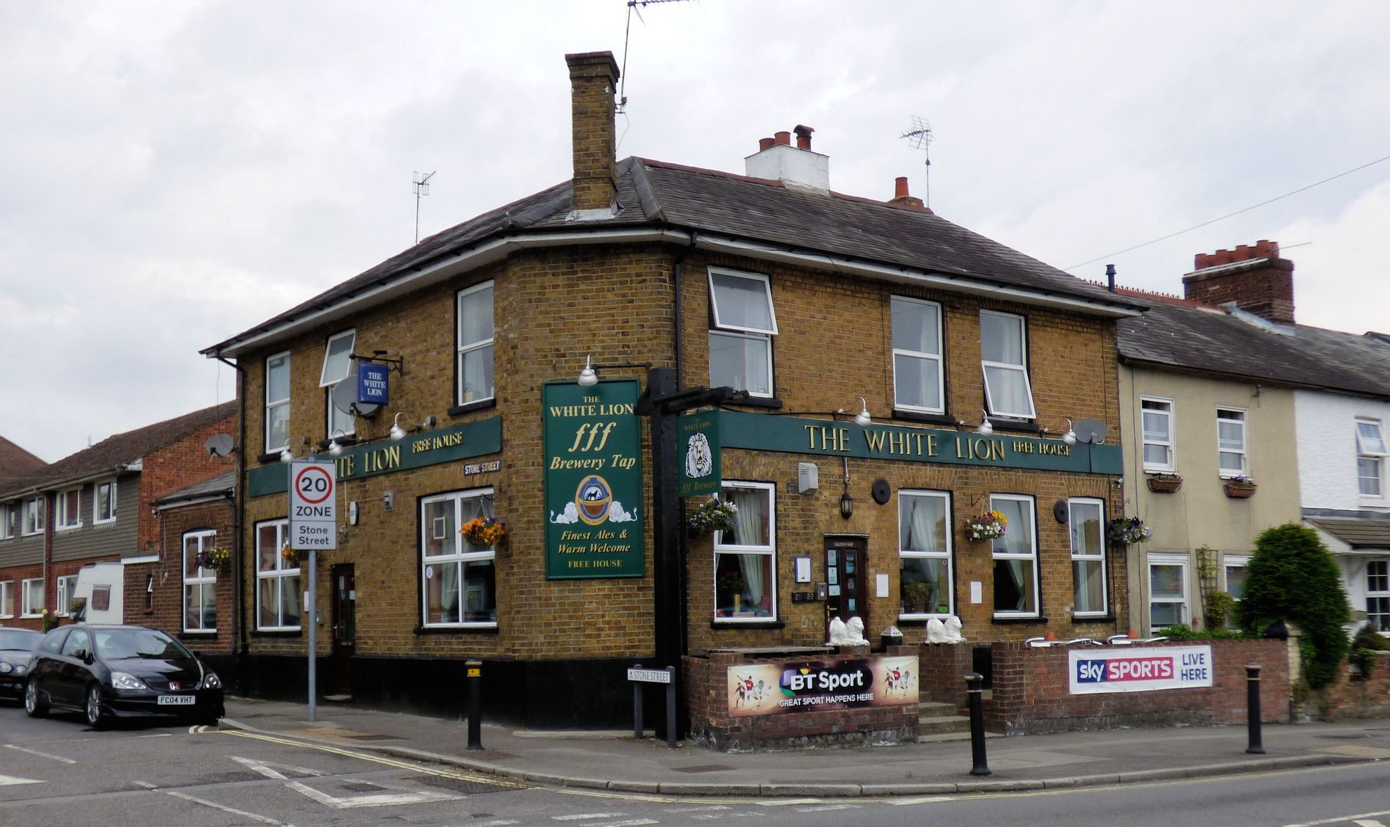 White Hart, Aldershot. (Pub, External). Published on 24-10-2015