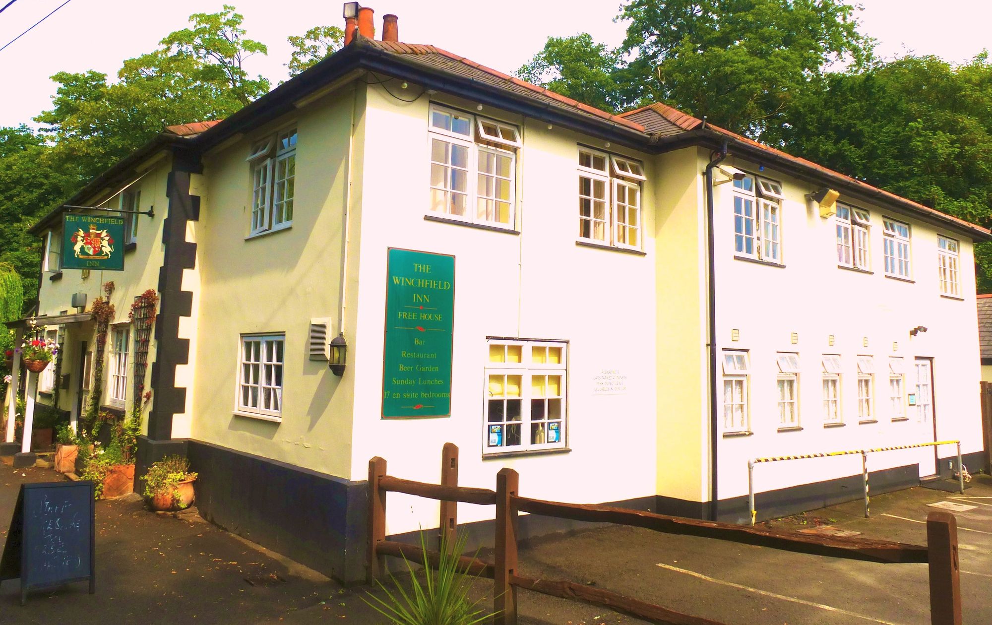 Winchfield Arms, Winchfield. (Pub, External). Published on 01-10-2013