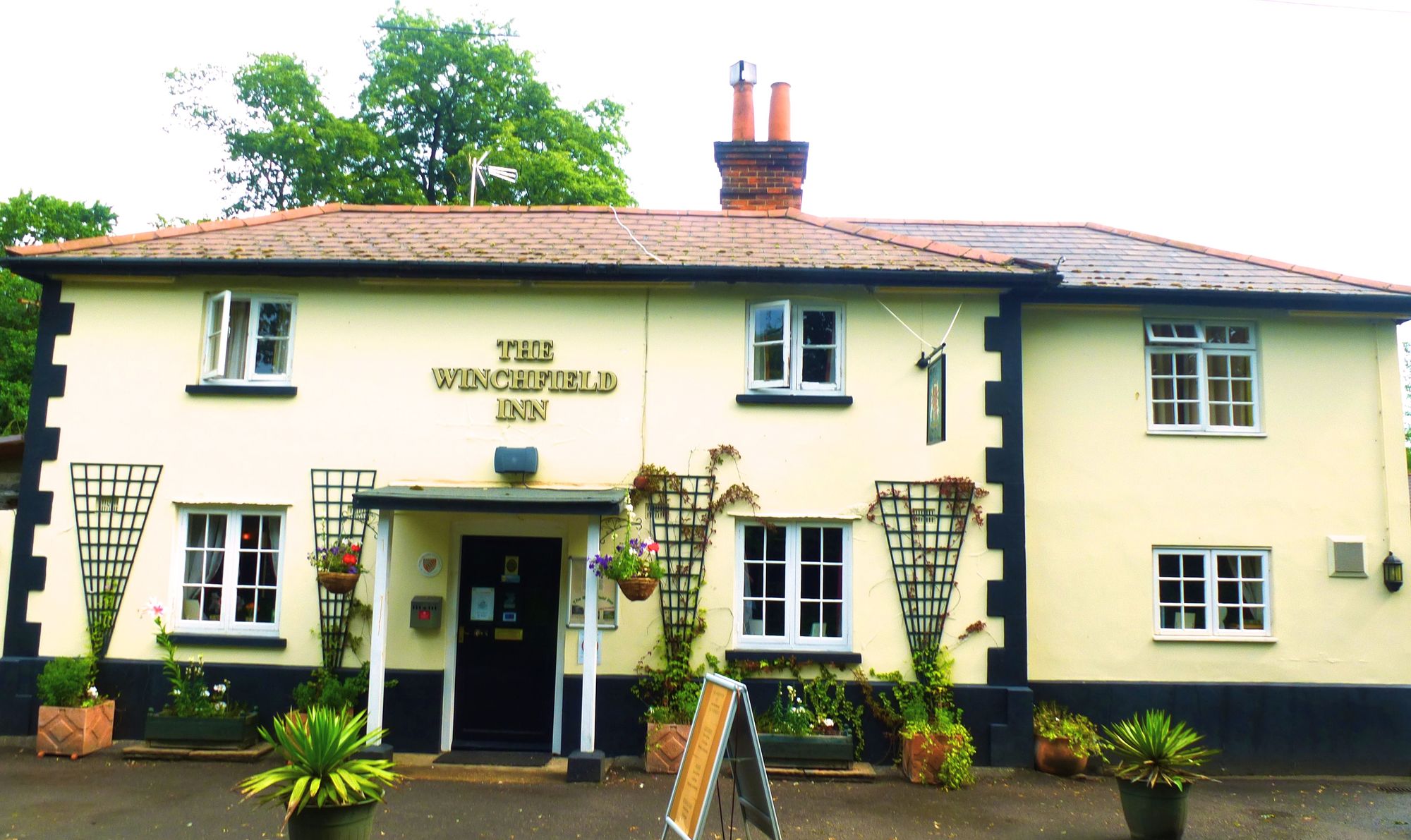 Winchfield Arms, Winchfield. (Pub, External). Published on 01-10-2013