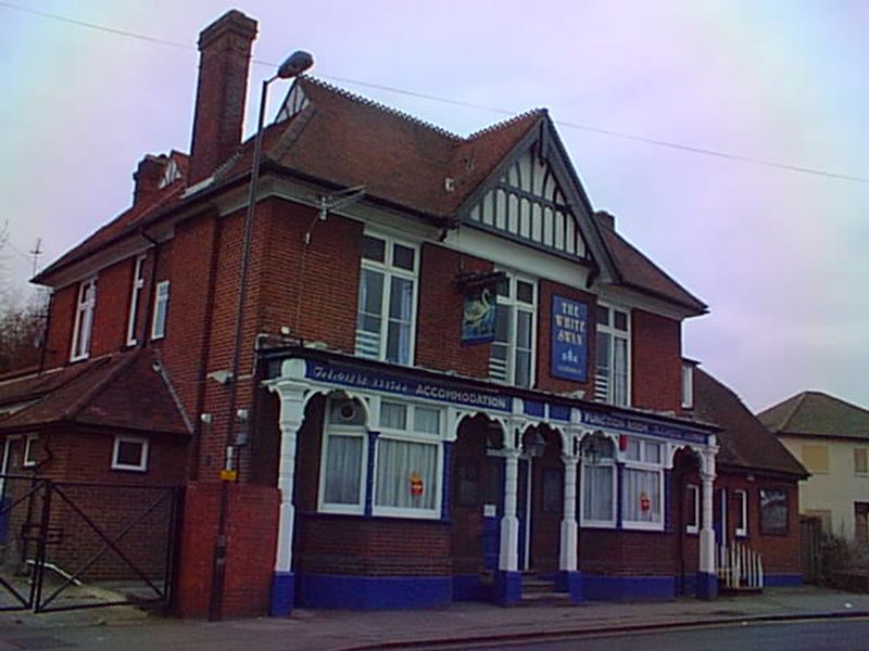 White Swan - Aldershot. (Pub). Published on 03-11-2012