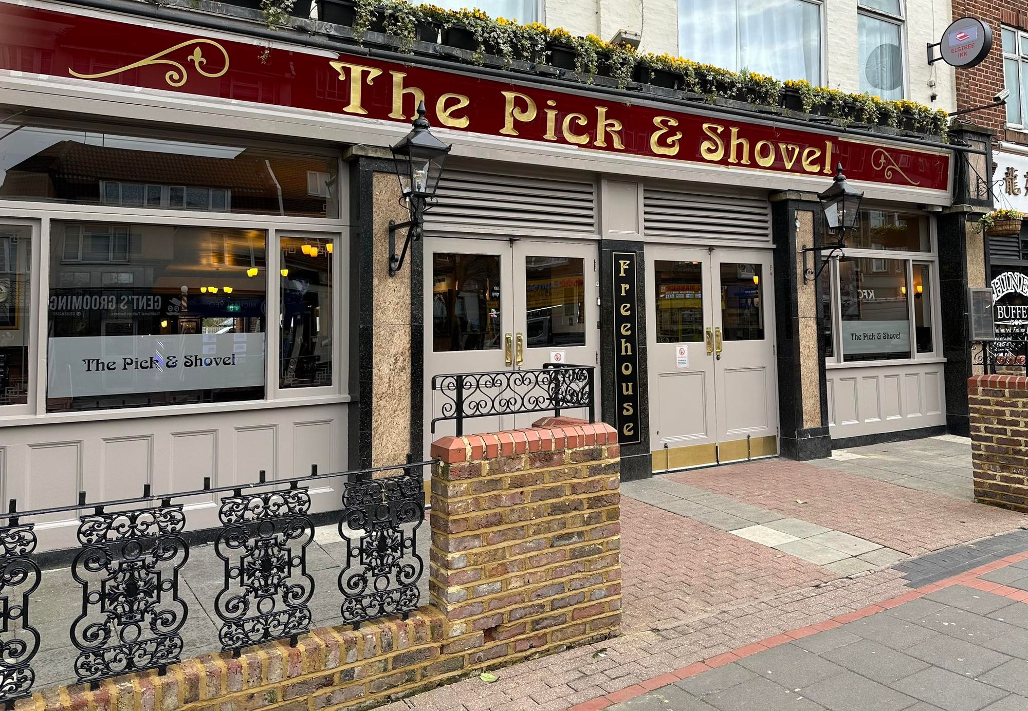 Pick & Shovel at Borehamwood. (Pub, External, Key). Published on 01-01-1970