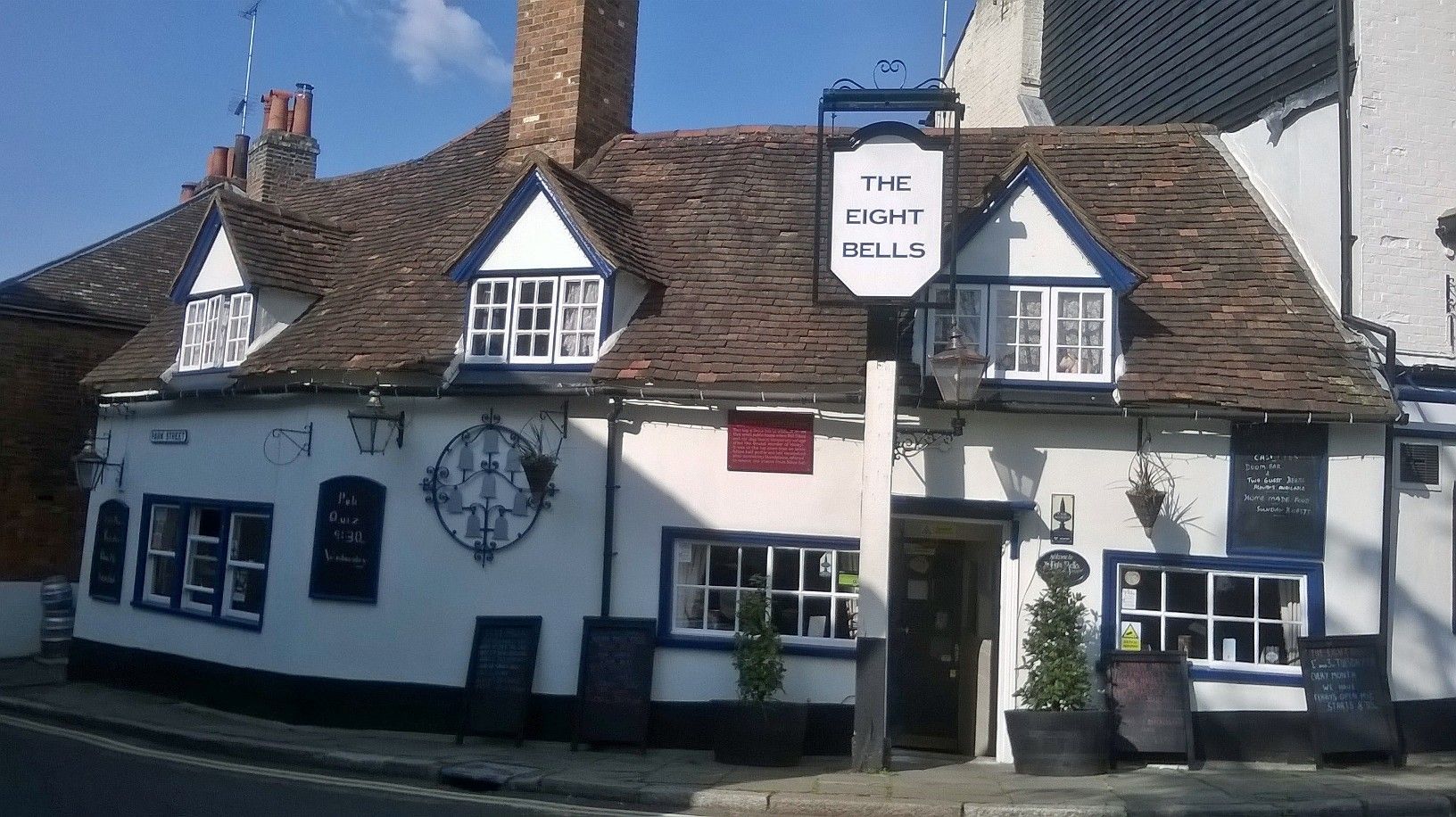 Eight Bells, Hatfield. (Pub, External). Published on 16-06-2016