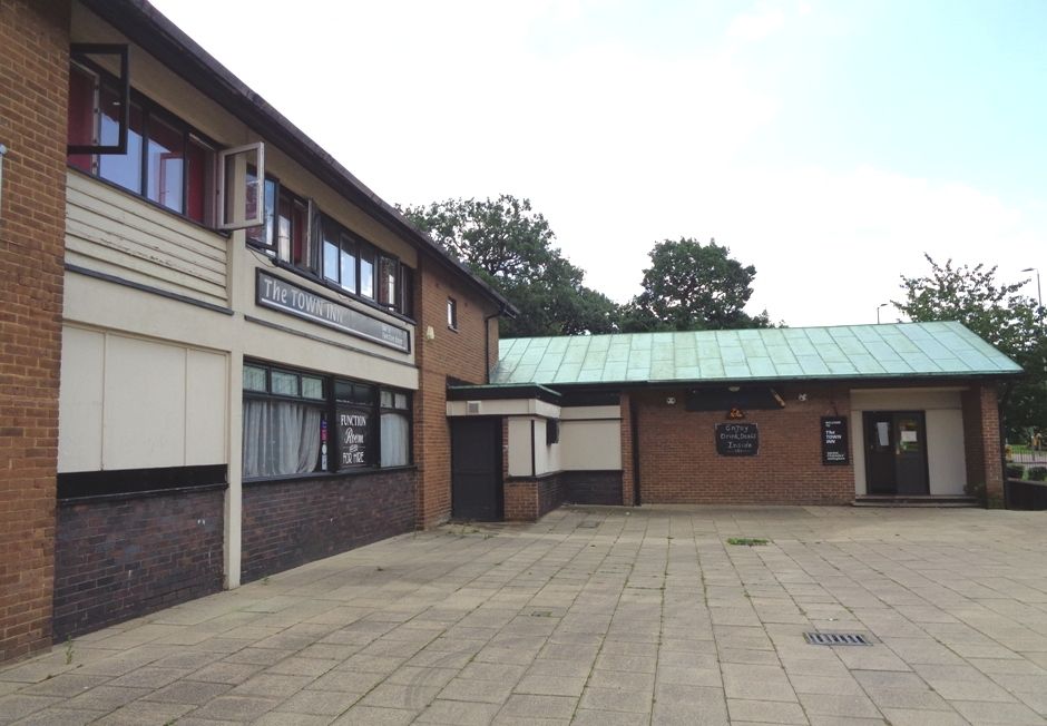 Town Inn, Hatfield. (Pub, External). Published on 17-07-2020