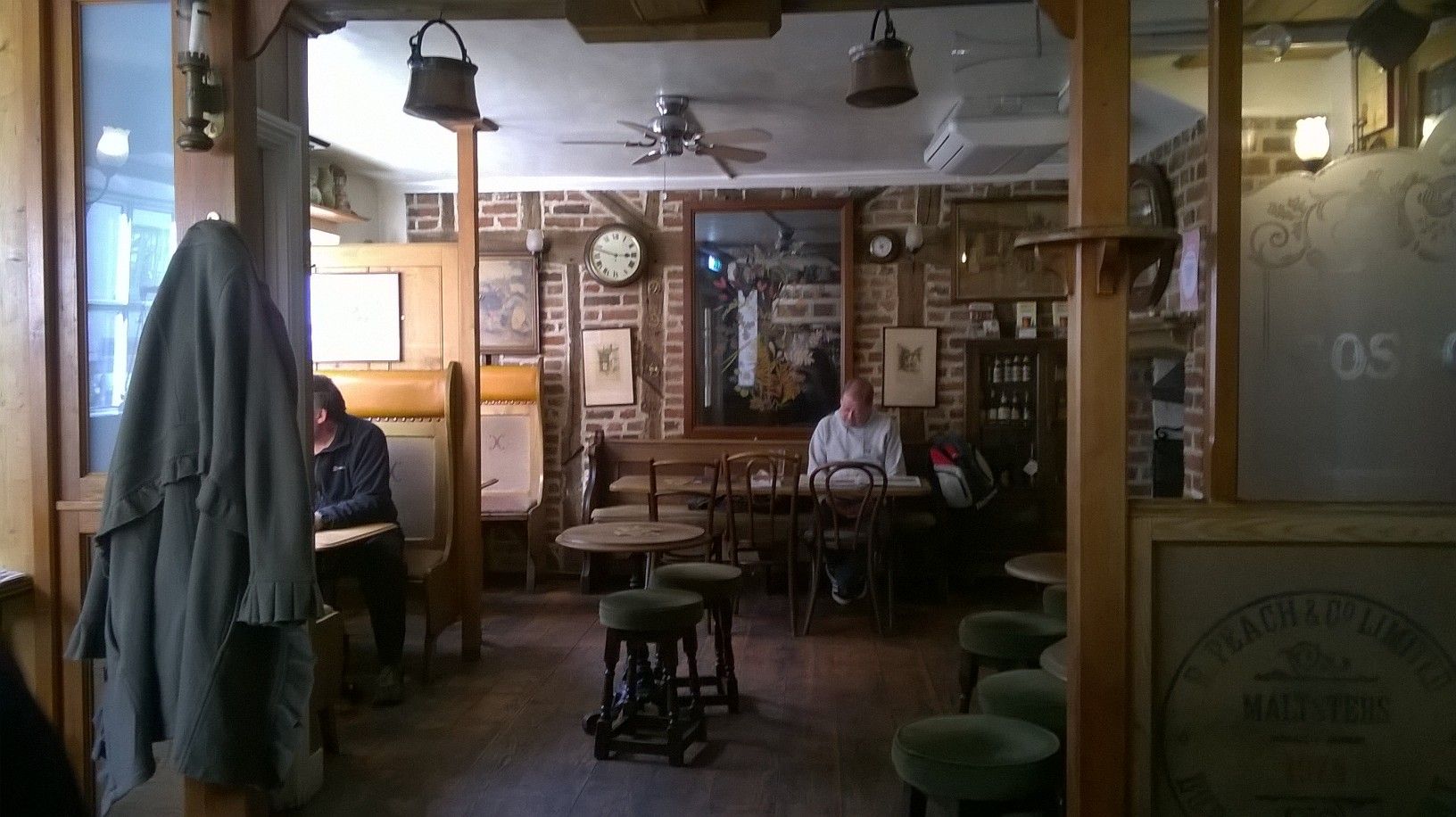 Old Cross Tavern, Hertford. (Pub, Customers). Published on 04-03-2017