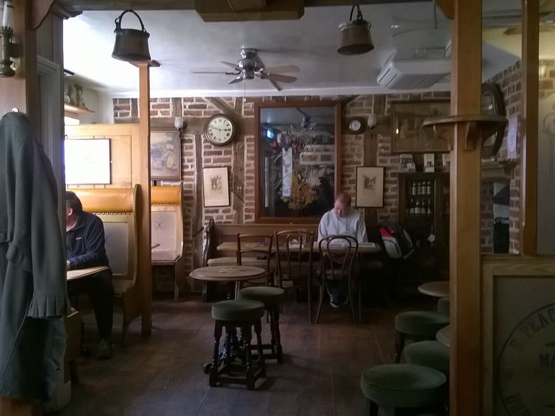 Old Cross Tavern, Hertford. (Pub, Customers). Published on 04-03-2017