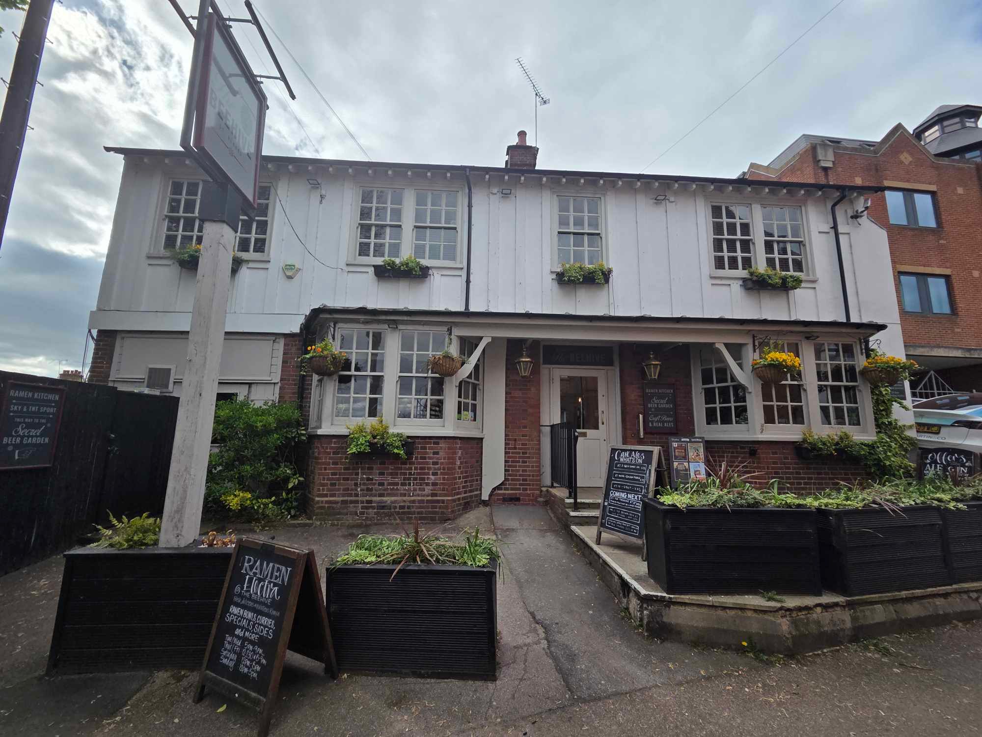 The Beehive in St Albans. (Pub, External). Published on 18-04-2026