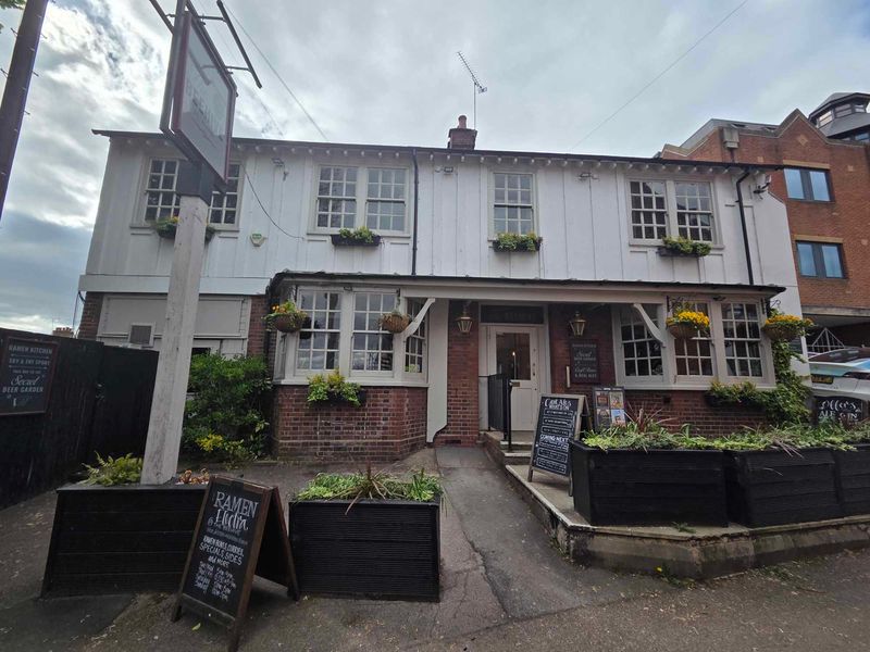 The Beehive in St Albans. (Pub, External). Published on 18-04-2026 