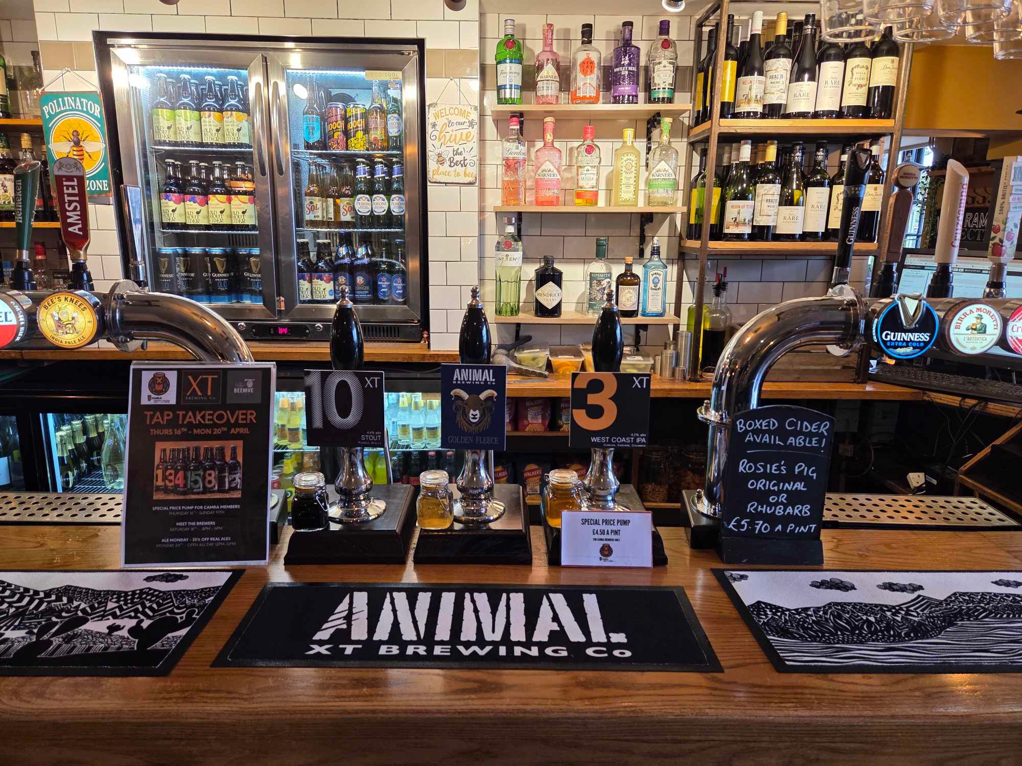 Inside the Beehive in St Albans. (Pub, Bar). Published on 18-04-2026