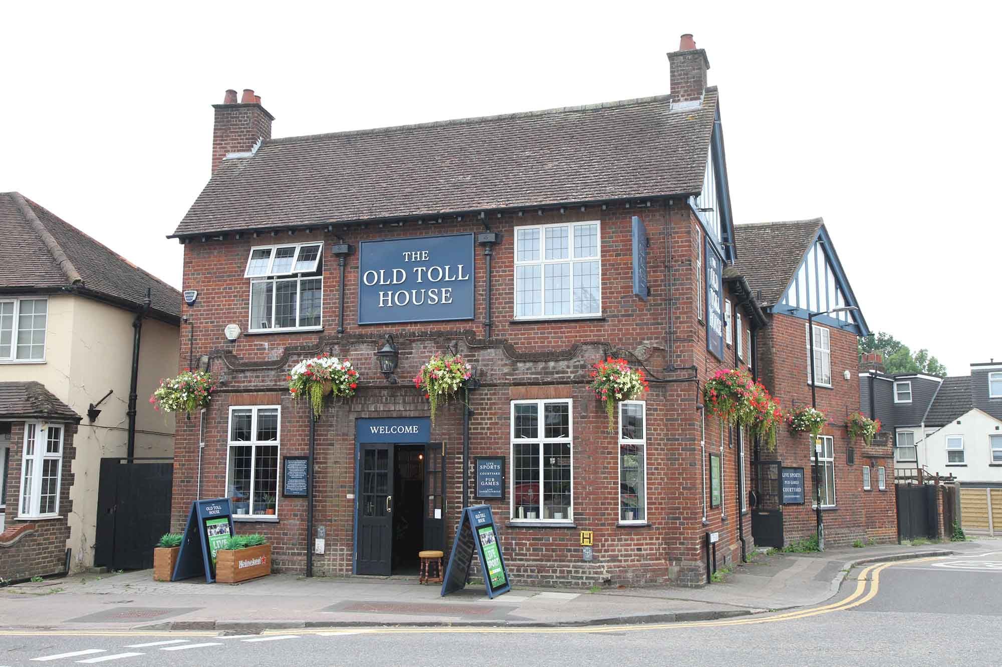 The Old Toll House at St Albans. (Pub, External, Key). Published on 01-01-1970