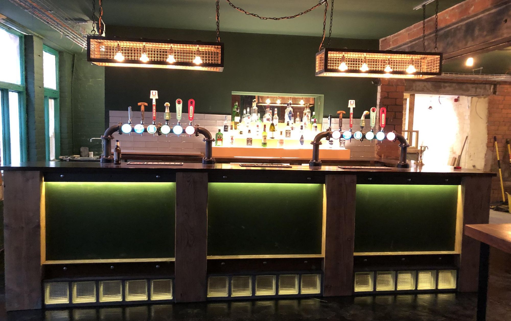 (Pub, Bar). Published on 24-10-2022