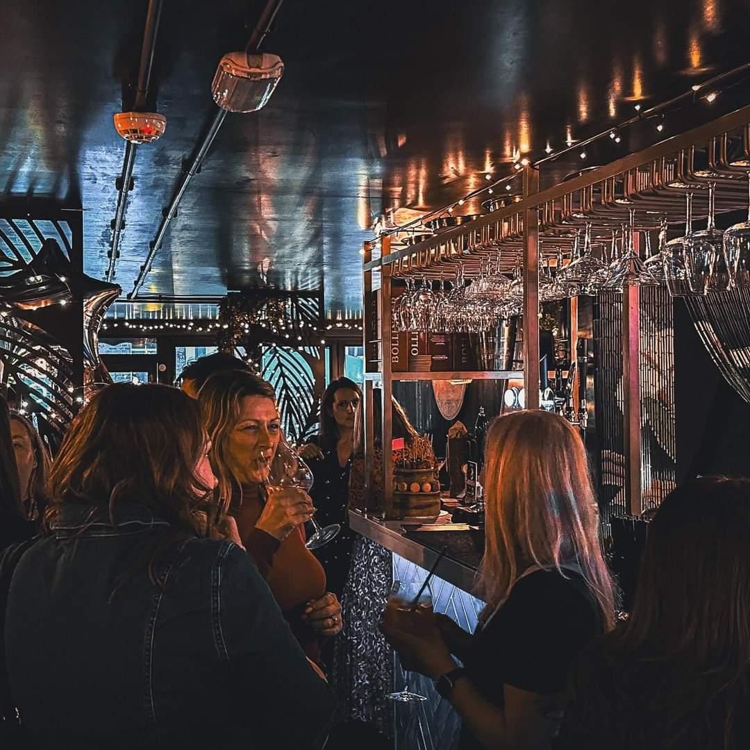 (Pub, Customers). Published on 03-06-2024