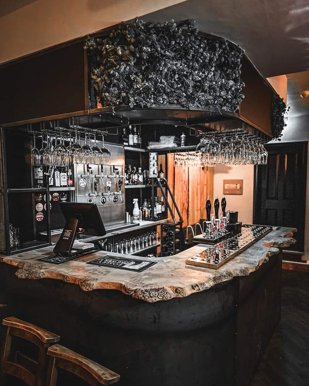 (Pub, Bar). Published on 13-11-2024