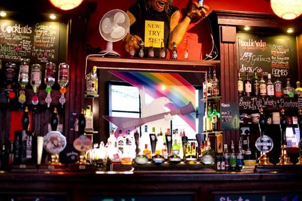 (Pub, Bar). Published on 08-05-2016