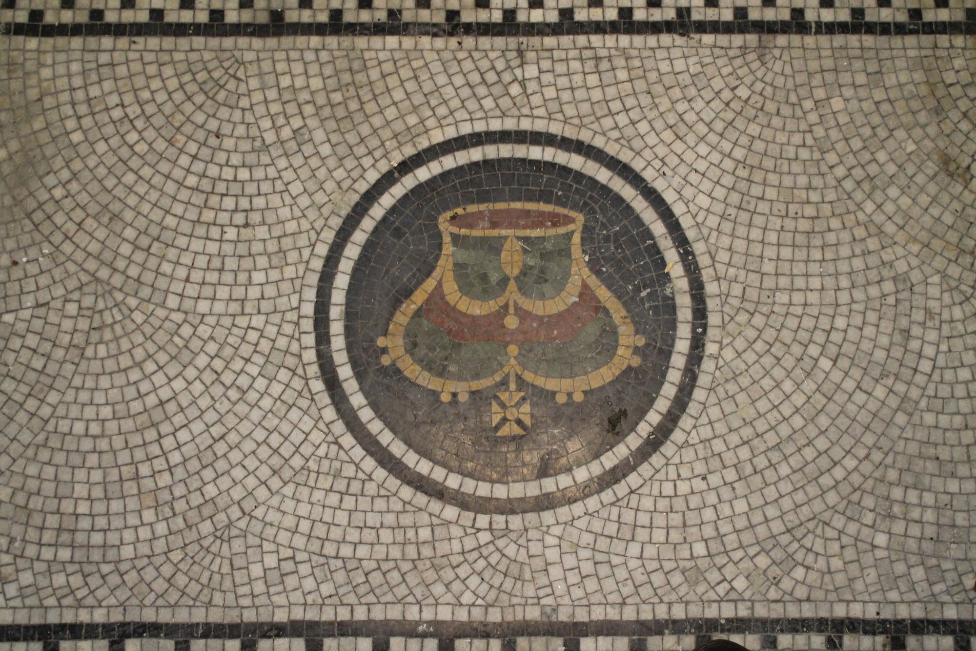 The entrance hall. Published on 17-06-2019