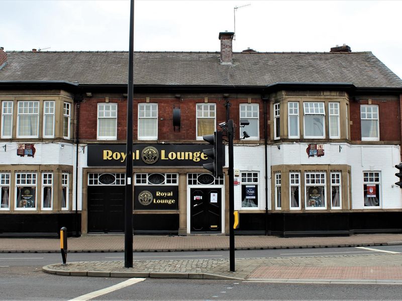 The Royal Lounge, April 2022. (Pub, External, Key). Published on 06-04-2022