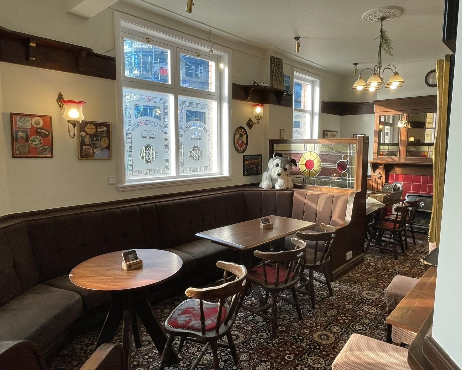 Seating area opposite the bar. (Pub). Published on 18-01-2025