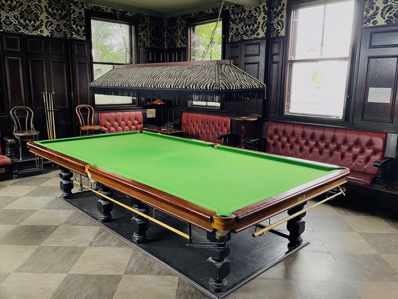 Hallamshire House: snooker room. (Pub). Published on 25-05-2025 