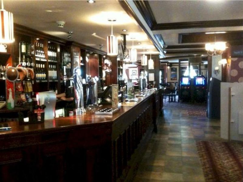 (Pub, Bar). Published on 31-07-2016