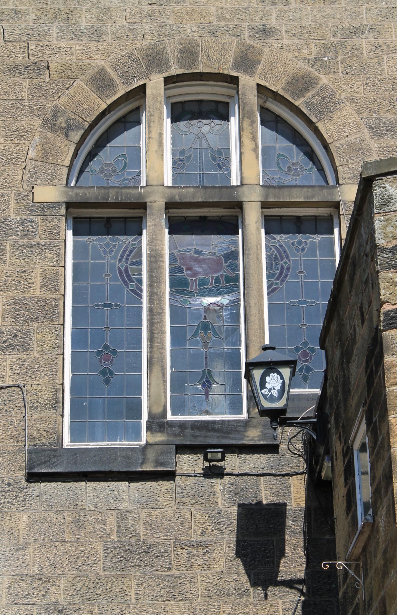 Window at the rear. (External). Published on 17-07-2017