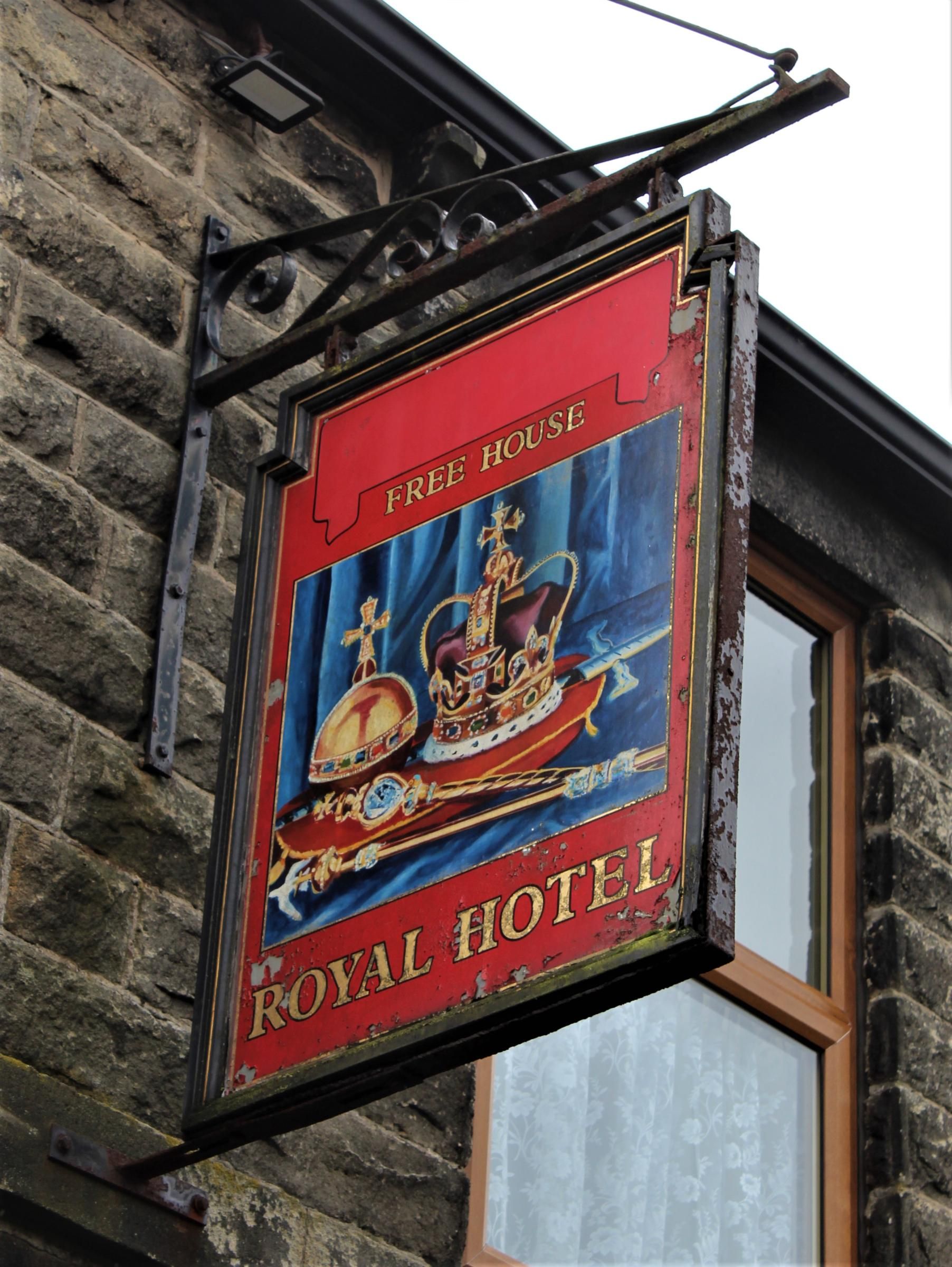 Royal Pub Sign. (Pub, External, Sign). Published on 27-07-2023