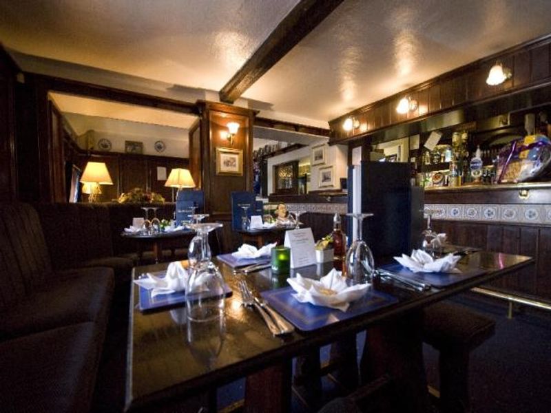 (Pub, Bar). Published on 31-07-2016