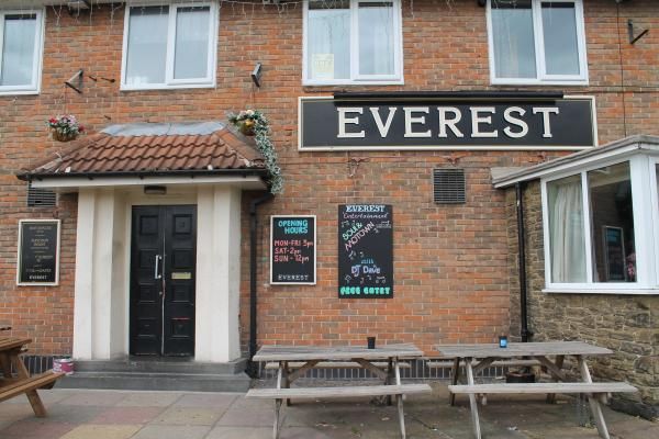 Everest. (Pub, Key). Published on 27-07-2016