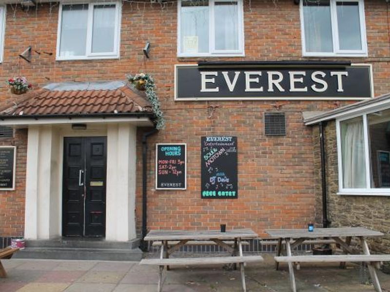 Everest. (Pub, Key). Published on 27-07-2016 