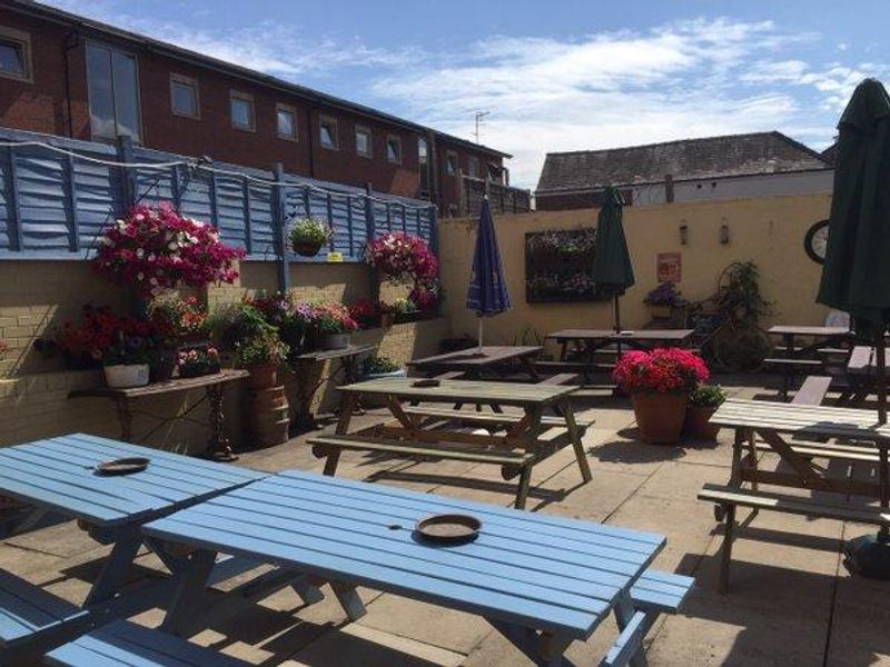 (Pub, Garden). Published on 01-08-2016