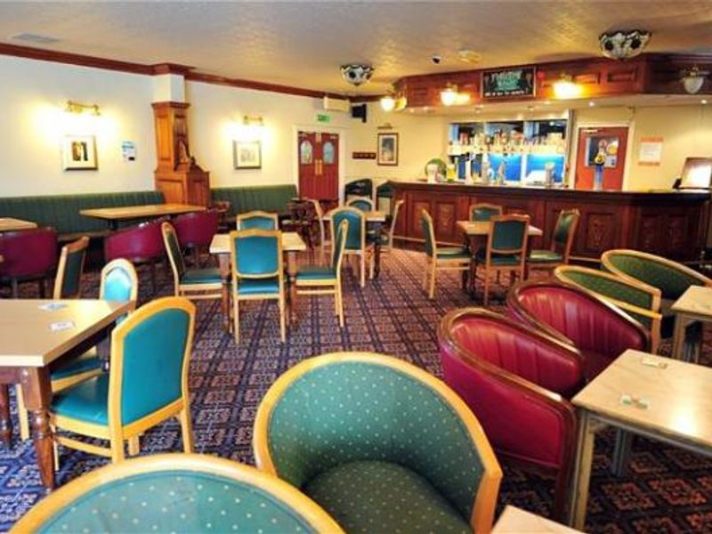 (Pub, Bar). Published on 01-08-2016