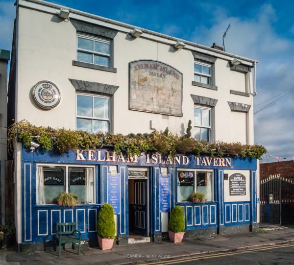 (Pub, External, Sign). Published on 31-10-2013