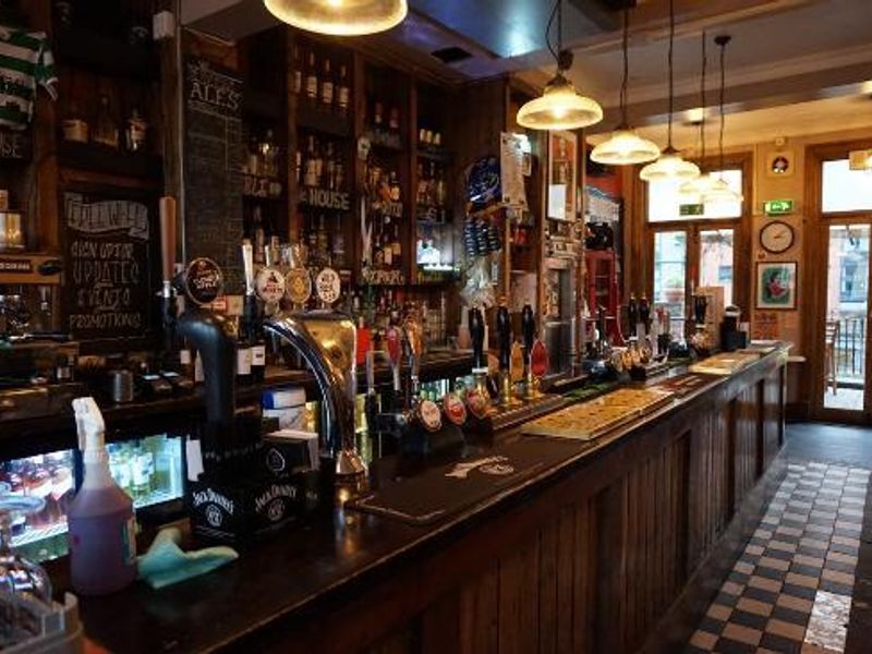 (Pub, Bar). Published on 28-07-2016 