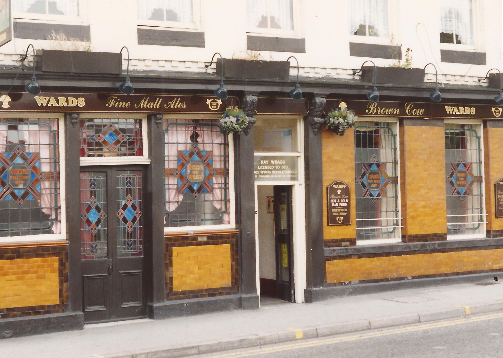 1991 photo of the outside of the pub. (Pub, External). Published on 10-04-2017