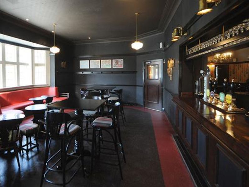 (Pub, Bar). Published on 06-08-2016