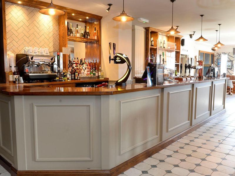 (Pub, Bar). Published on 07-01-2024
