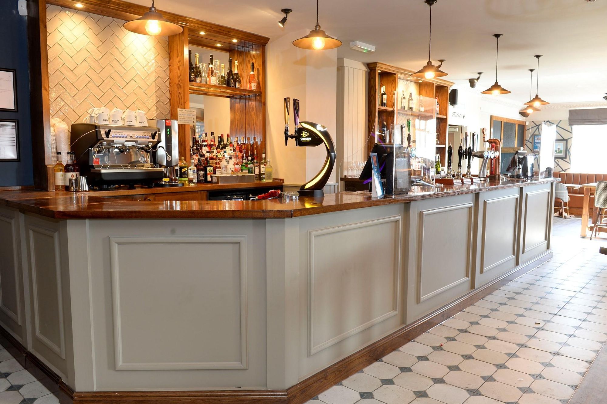 (Pub, Bar). Published on 07-01-2024