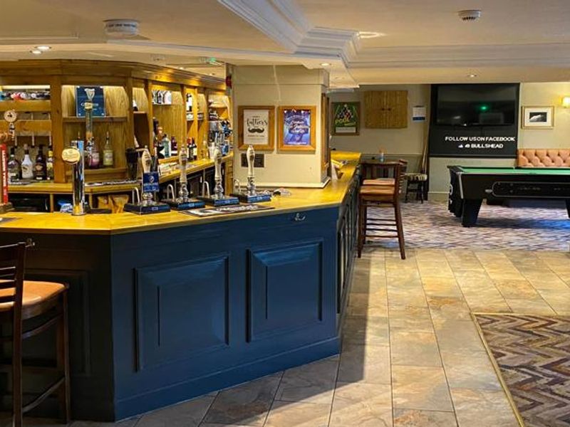 (Pub, Bar). Published on 16-08-2022