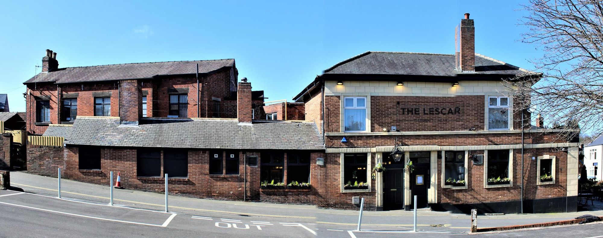 The Lescar, as seen from the side.. (Pub, External). Published on 19-03-2022