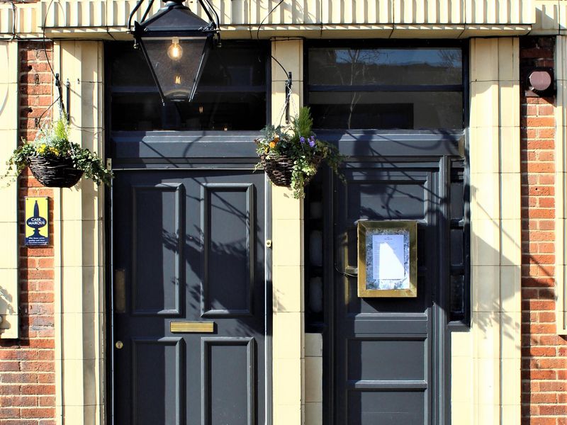 Lescar Side Door 2022. (Pub, External). Published on 19-03-2022 