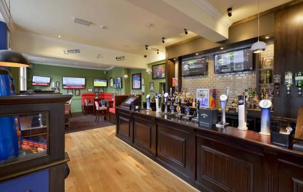 (Pub, Bar). Published on 19-06-2016