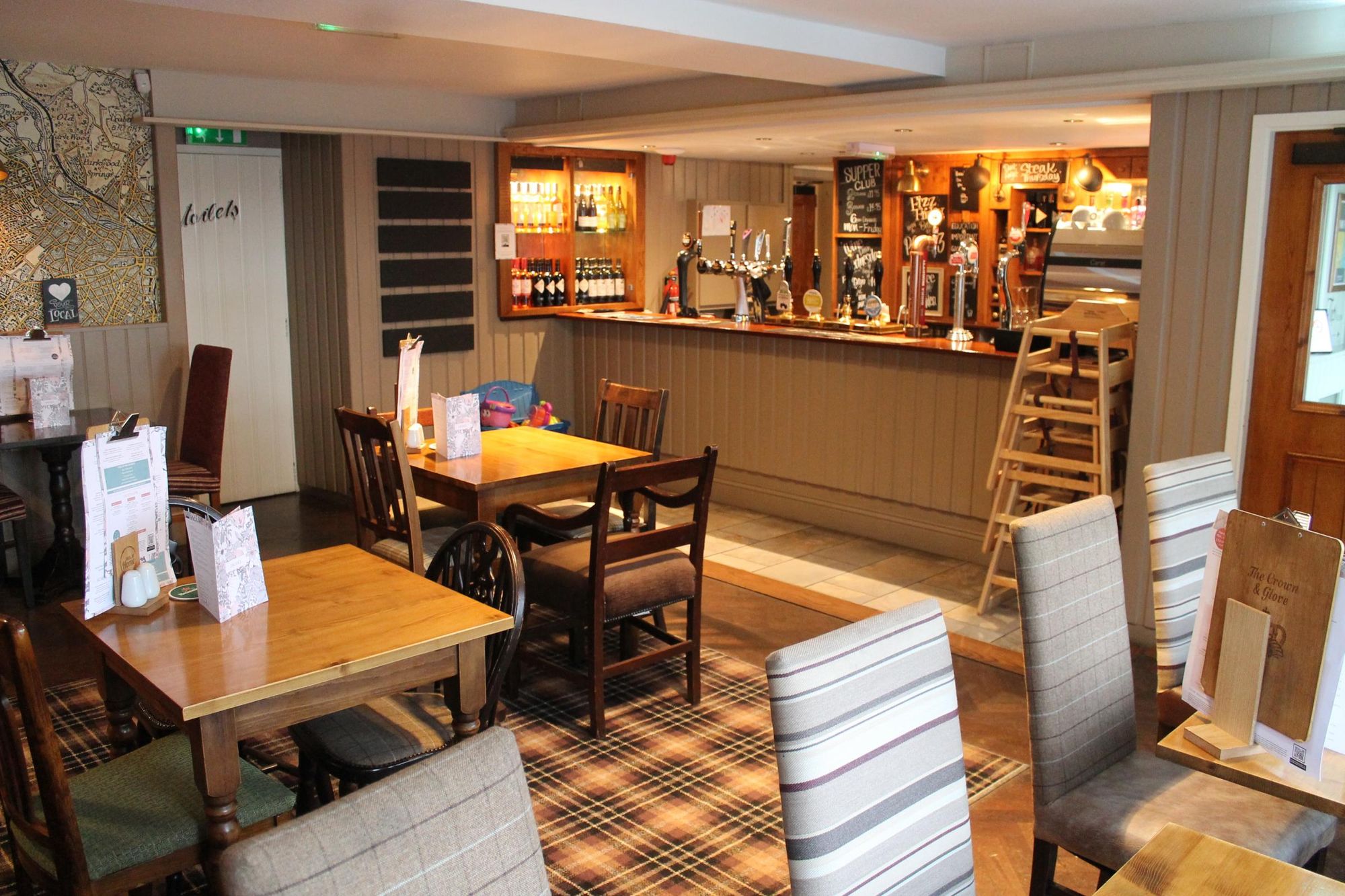 Left-hand Lounge. (Bar). Published on 08-05-2019