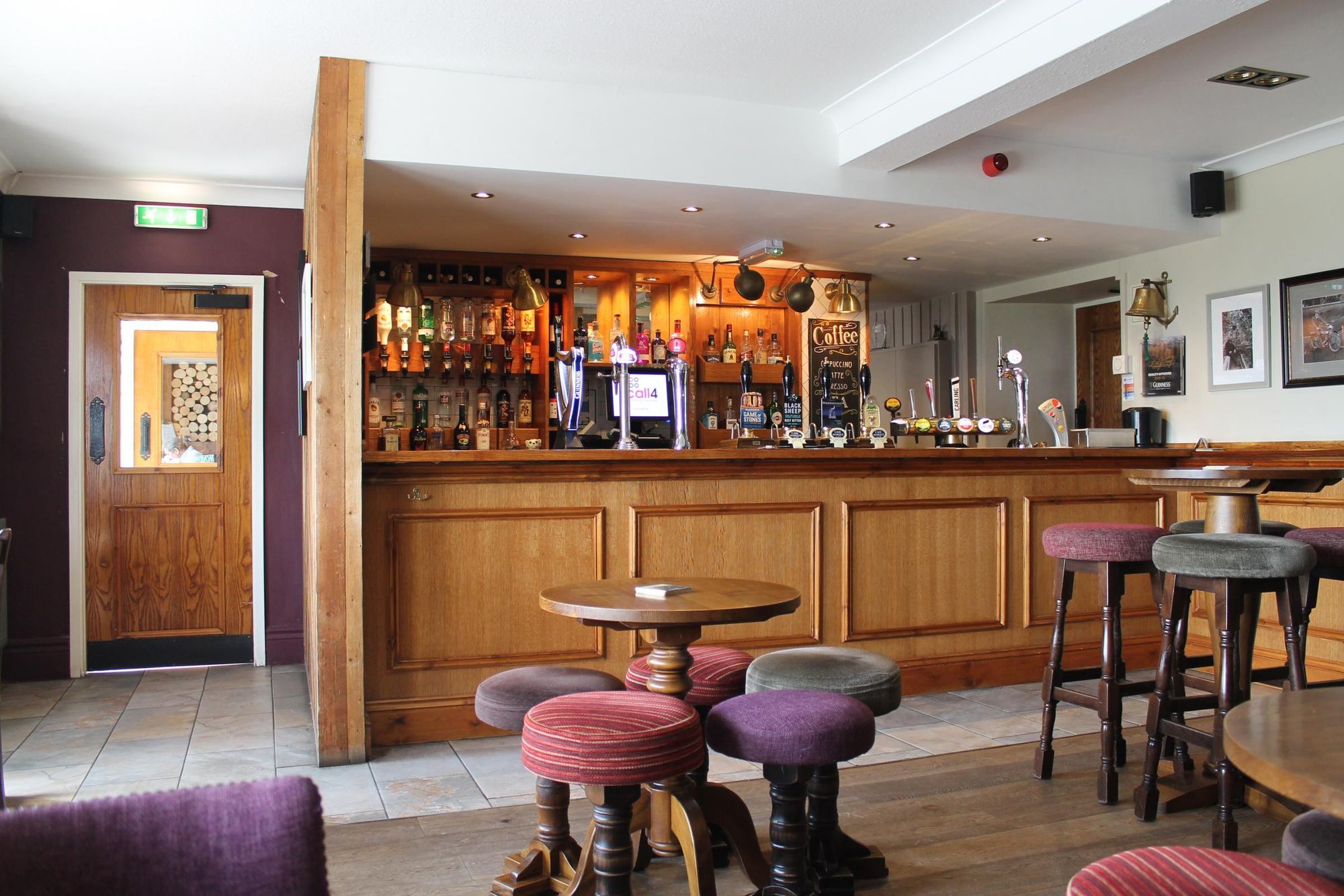 Tap Room. (Pub, Bar). Published on 24-05-2018