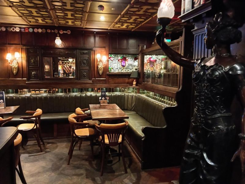 (Pub, Bar). Published on 19-11-2025 