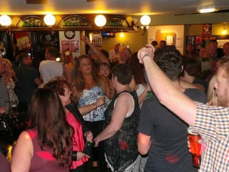 (Pub, Customers, Party). Published on 12-06-2016