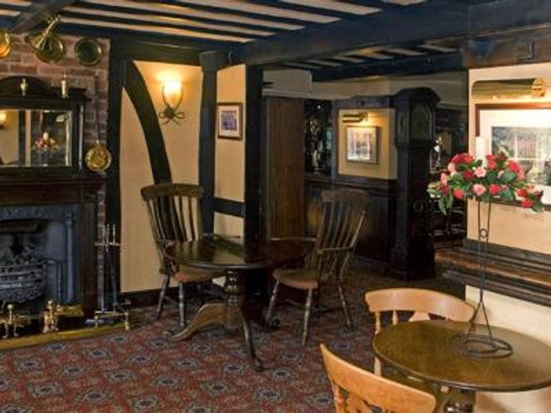 (Pub, Bar). Published on 17-09-2016