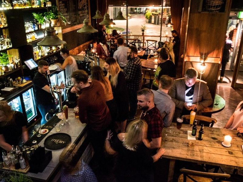 (Pub, Bar). Published on 05-11-2016